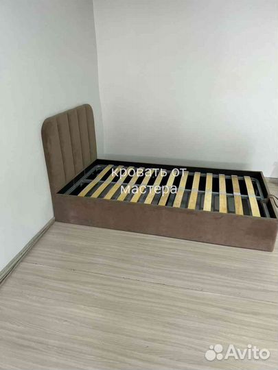 Кровать детская с мягкой спинкой