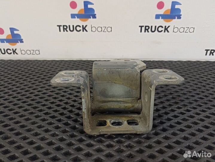 85626906017 Петля двери левой Man L2000