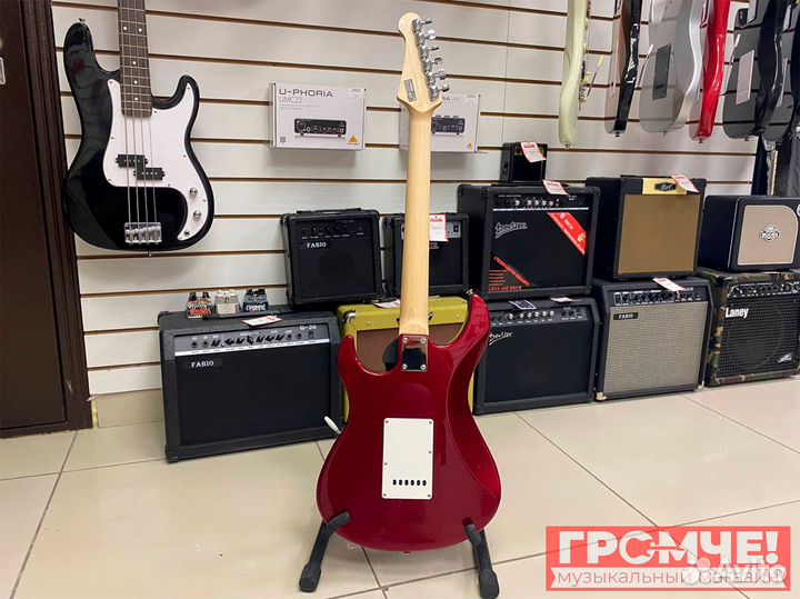 Электрогитара Yamaha Pacifica 012