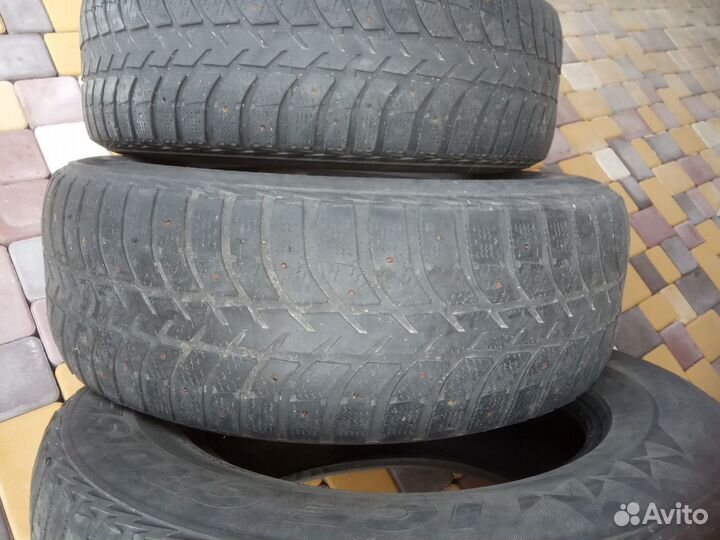 Bridgestone R220 265/65 R17