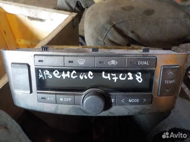Блок управления печкой Toyota Avensis