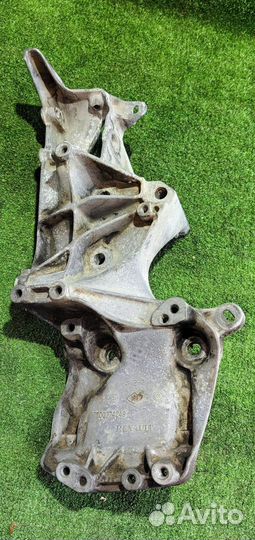 Кронштейн генератора Renault Clio 2