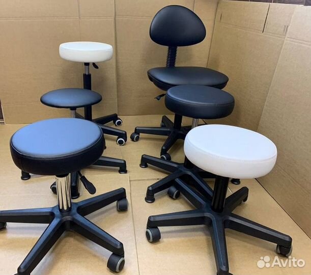 Стулья для мастеров маникюра, педикюра и т.д