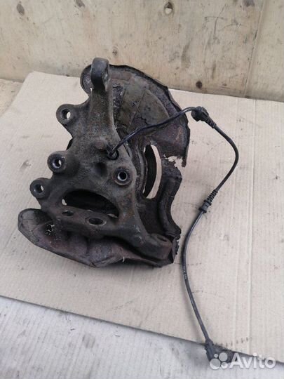 Кулак передний передний левый Mercedes-Benz