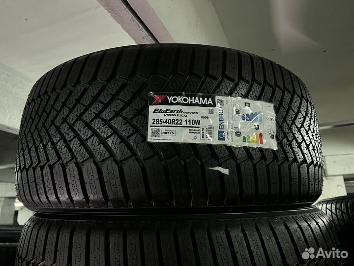 Yokohama BluEarth Winter V906 285/40 R22 и 325/35 R22 111W