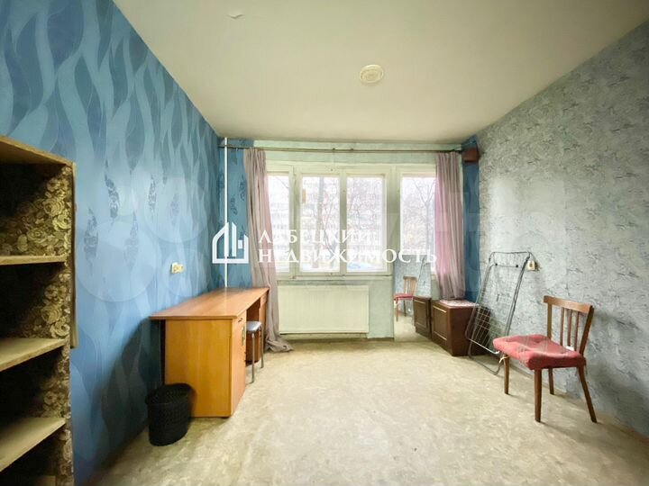 Доля в 2-к. квартире, 30,3 м², 1/9 эт.