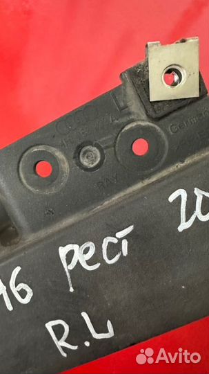 Брызговик передний левый Audi A6 C6 2.8 ccea 2010