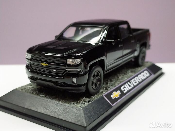 1:43 Chevrolet Silverado 2017