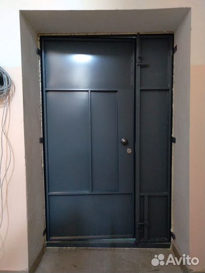 Тамбурная дверь