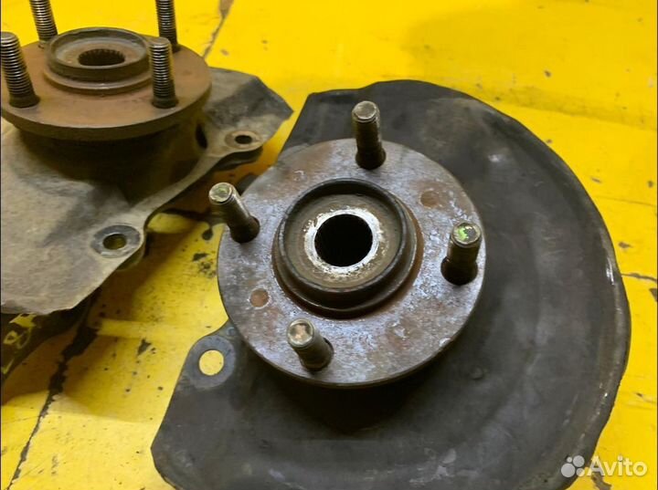 Кулак поворотный Mitsubishi Lancer Cedia 2000-2003