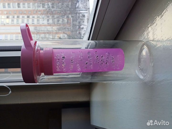 Бутылка для напитков с отсеком для фруктов