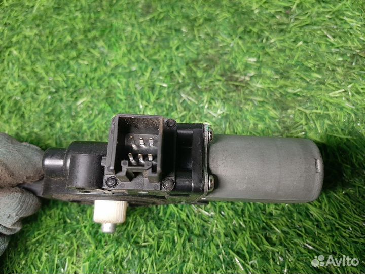 Моторчик стеклоподъемника на Mazda 6