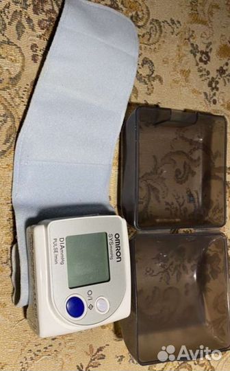 Тонометр на запястье omron