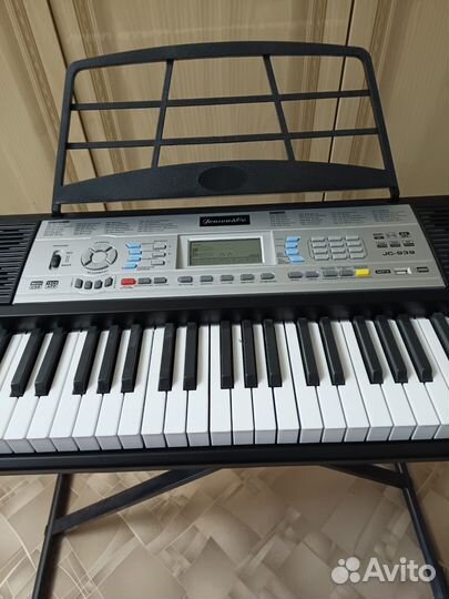 Музыкальные инструменты синтезатор