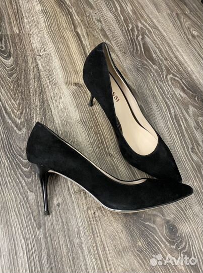 Продам женские туфли