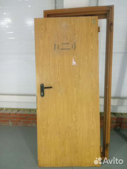 Дверь входная металлическая от застройщика