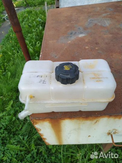 Расширительный бачок Лада Приора