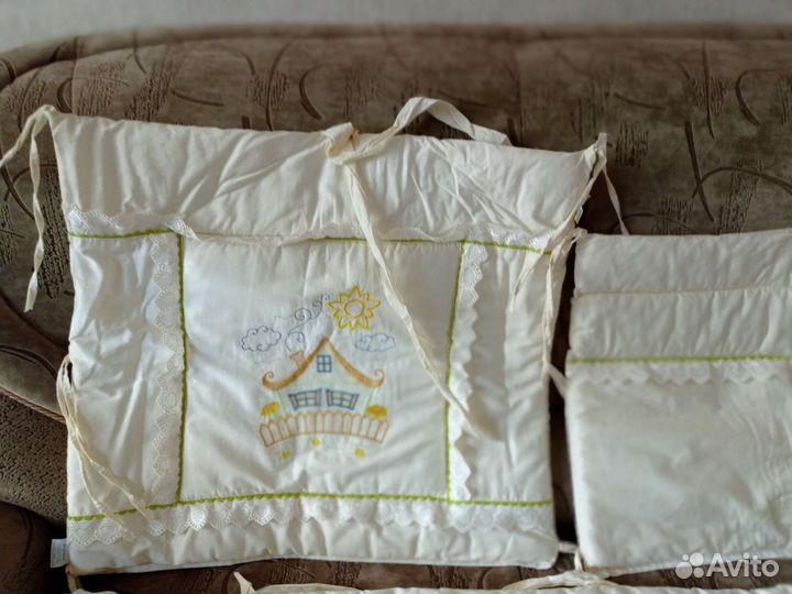 Комплект в детскую кроватку бортики одеяло