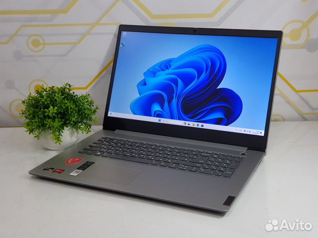 Ноутбук Lenovo 17,3" Ryzen 5, 12Gb, 256Gb