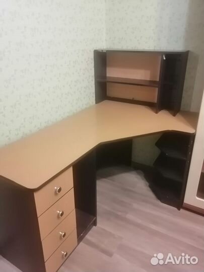 Стол компьютерный