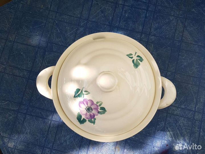 Супник с крышкой