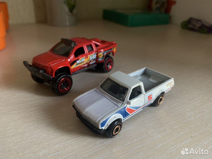 Hot wheels машинки