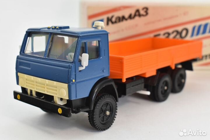 Камаз 5320 в боксе модель 1:43 СССР