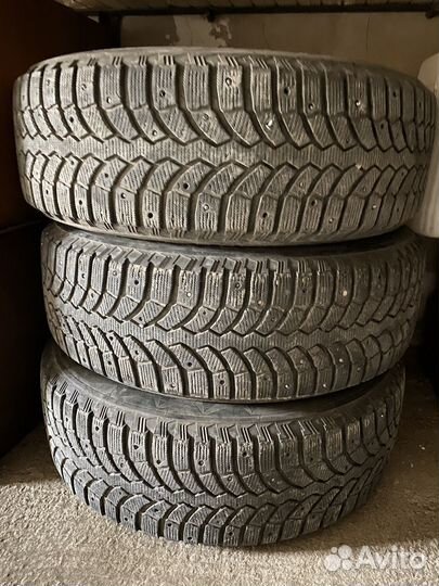 Bridgestone Blizzak Spike-01 235/65 R17