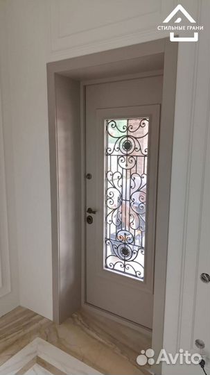 Дверь входная элитная в коттедж со стеклом