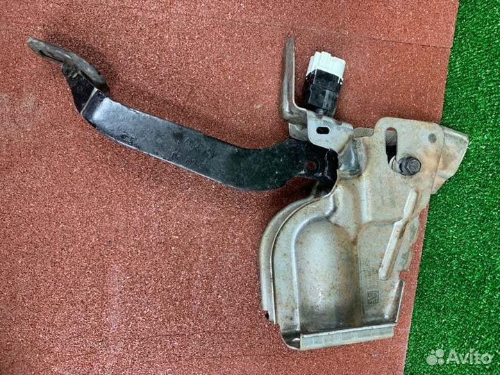 Педаль тормоза Renault Logan 2 L8 1.6 2020