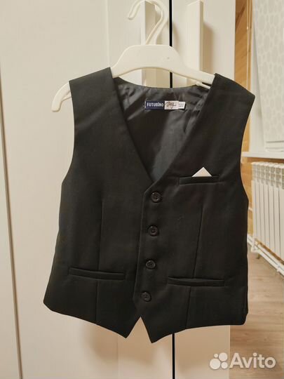 Костюм на мальчика 122 размер,брюки и жилет