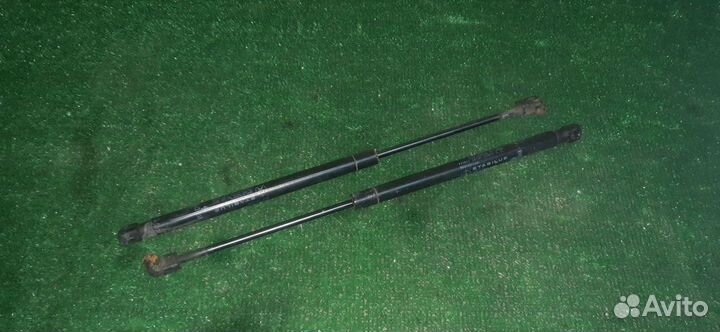 Амортизатор капота Dodge RAM 1500