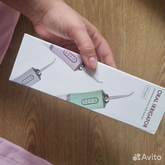 Ирригатор новый зелёный для чистки зубов и дёсен