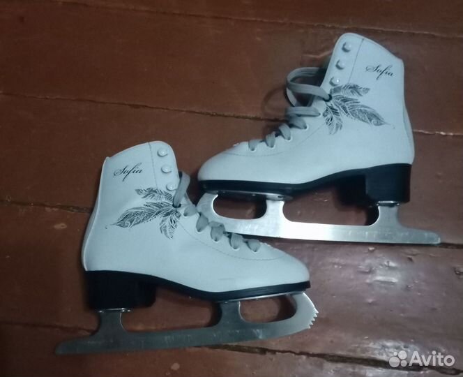 Фигурные коньки для девочки. 35 размер