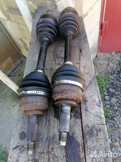 Привода передние Киа Сорента. 2008.2.5 Дизель