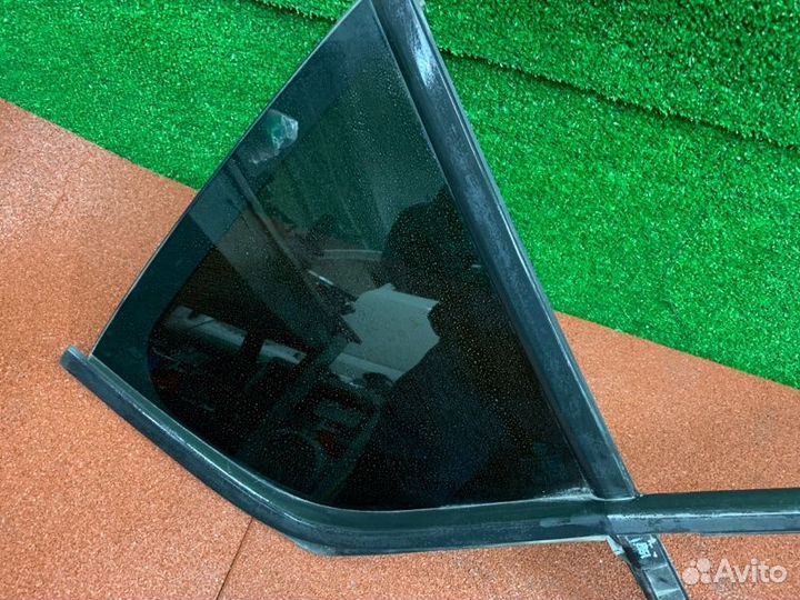 Форточка задней правой двери задняя правая Skoda