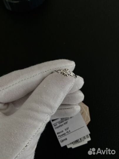 Серебряное кольцо с бриллиантом 16,5р