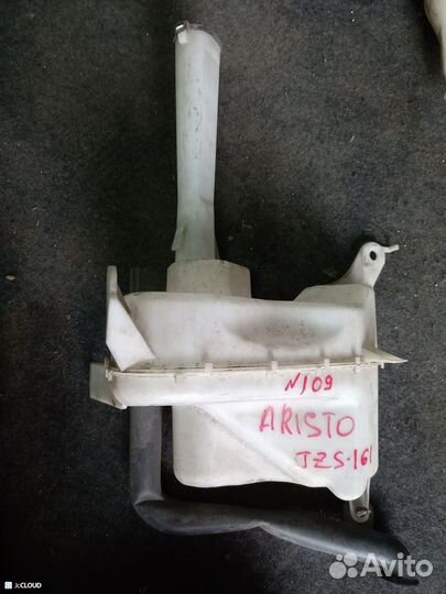 Бачок омывателя на toyota aristo JZS161