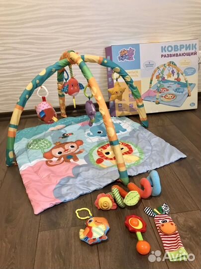 Развивающий коврик с подвесками и доп игрушками