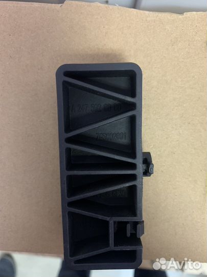 Крепление радиатора Mercedes W118,W177,W247