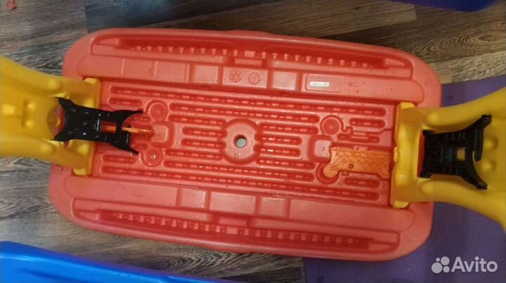 Детский столик со скамейками