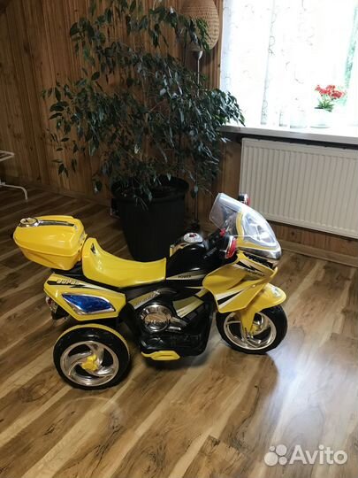 Скутер (мотоцикл) электр., с 3-8 лет, есть паспорт