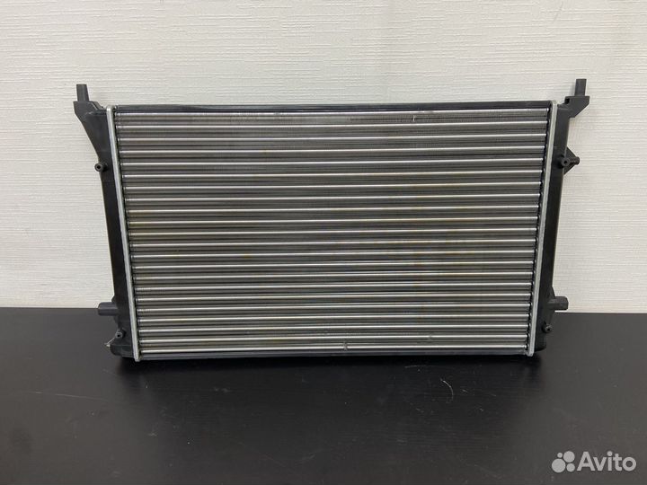 Радиатор охлаждения Skoda Octavia
