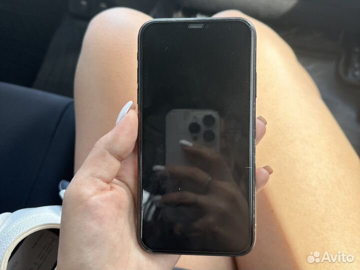 Телефон iPhone 11