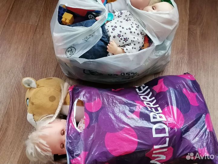 Два пакета игрушек