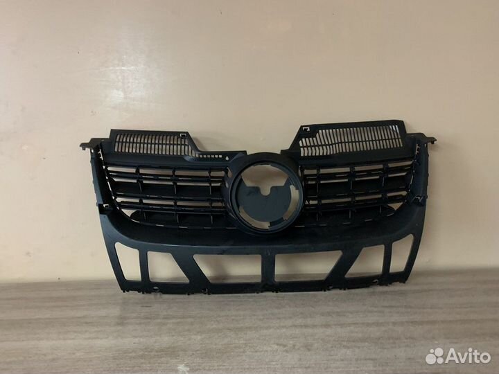 Решетка радиатора джетта 5 (Новая)
