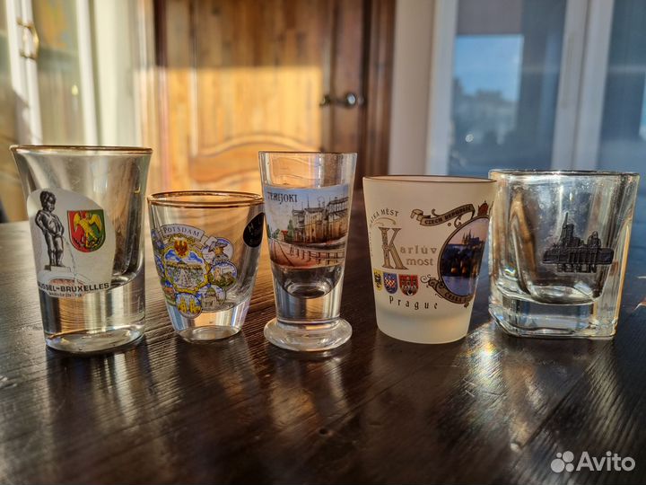 Сувенирные стопки коллекция из разных стран