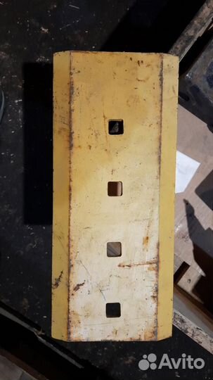 Нож Komatsu D37-D39 боковой 11G-71-31170