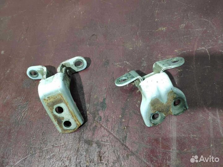 Петли передней правой двери Geely Emgrand EC7