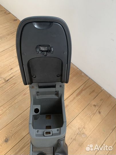 Центральная консоль (подлокотник) Ford Focus 2